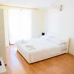 Ana Апартаменты Подстрана